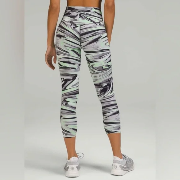 Lululemon Base Pace High-Rise Crop 23" Size 8 Paint Glide Warp Multi - Picture 4 of 11